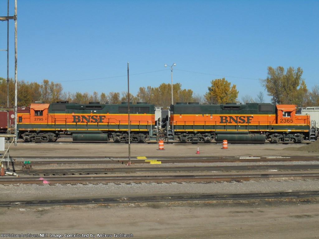 BNSF 2795 + 2365